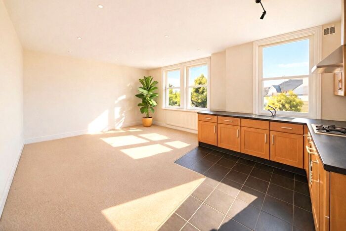 2 Bedroom Flat For Sale In Culverden Road, London, SW12