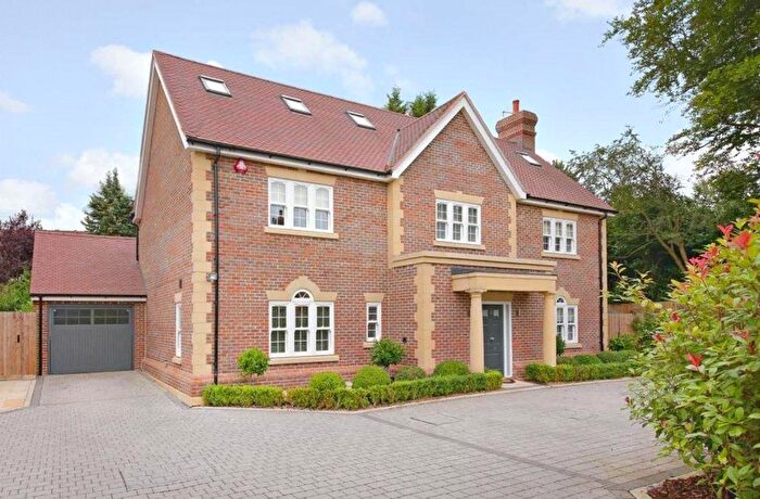 5 Bedroom Detached House For Sale In Spencer Close, Radlett, Hertfordshire, WD7