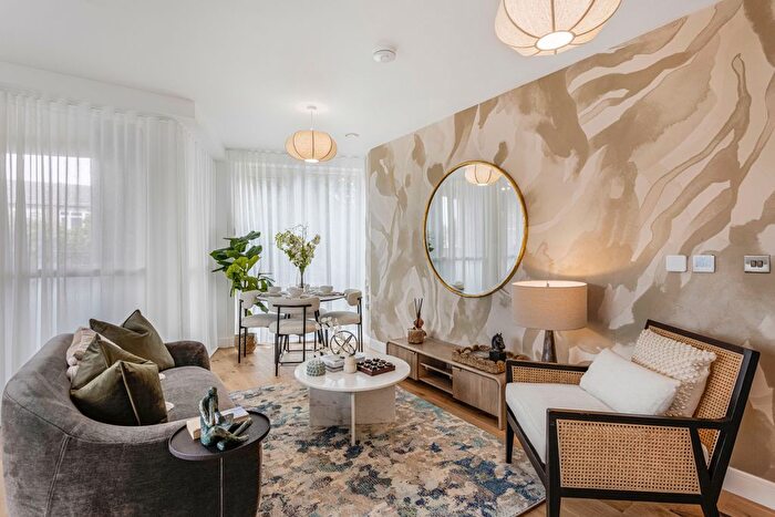 2 Bedroom Flat For Sale In Blackwall Lane, London, SE10