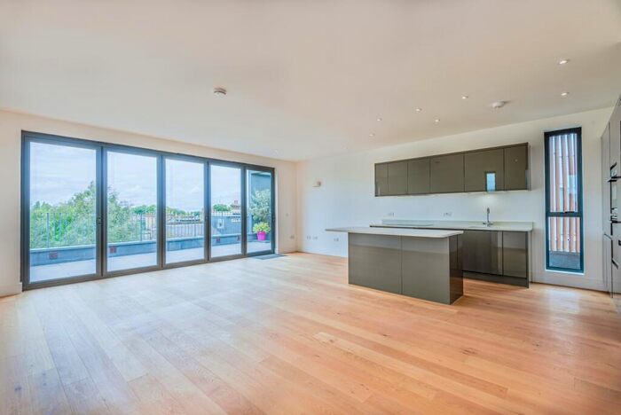 2 Bedroom Flat To Rent In Gordon Road Peckham, SE15