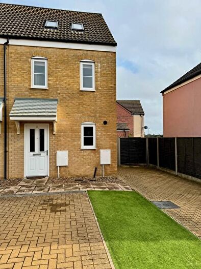 3 Bedroom Terraced House To Rent In Lupton Close Lowestoft, NR32