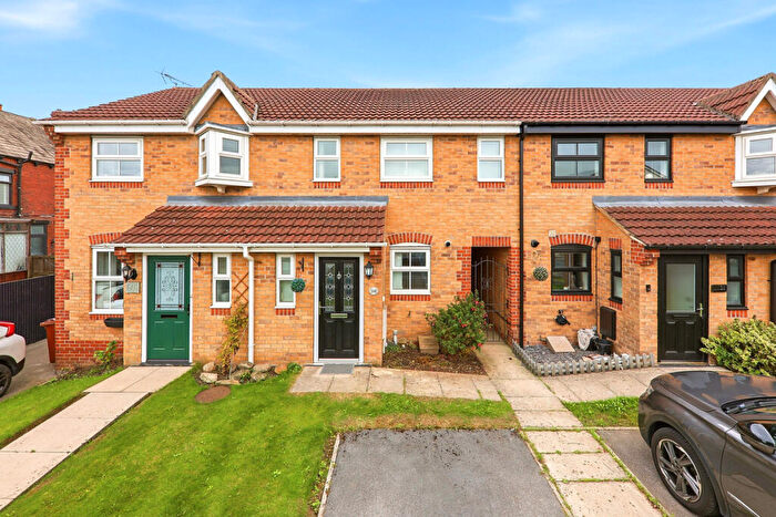 3 Bedroom Town House For Sale In Swinnow Close, Leeds, LS13
