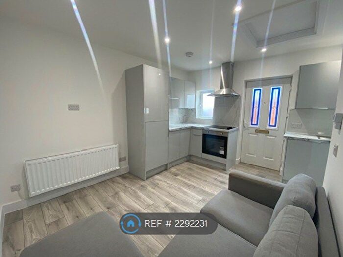1 Bedroom Detached House To Rent In Stonecot Close, Sutton, SM3