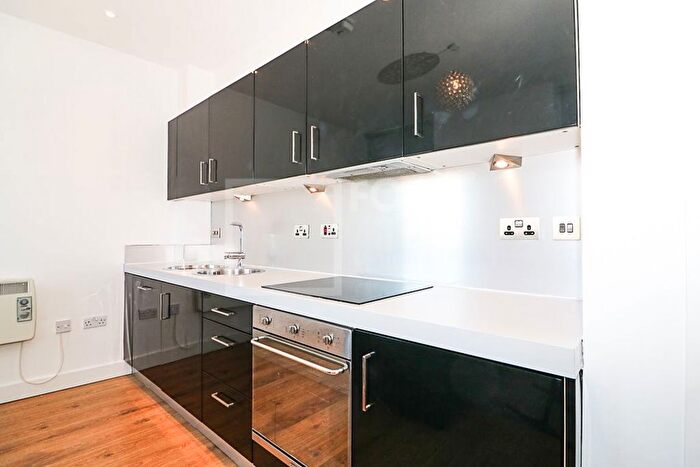 1 Bedroom Flat To Rent In Hanover House, Chapel Street, Bradford, BD1