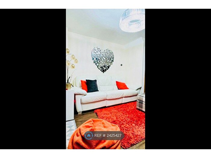 3 Bedroom Semi-Detached House To Rent In Maple Square, Dunstable, LU5