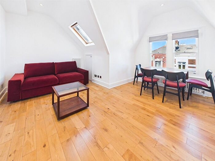 1 Bedroom Flat To Rent In York Street, Twickenham, TW1