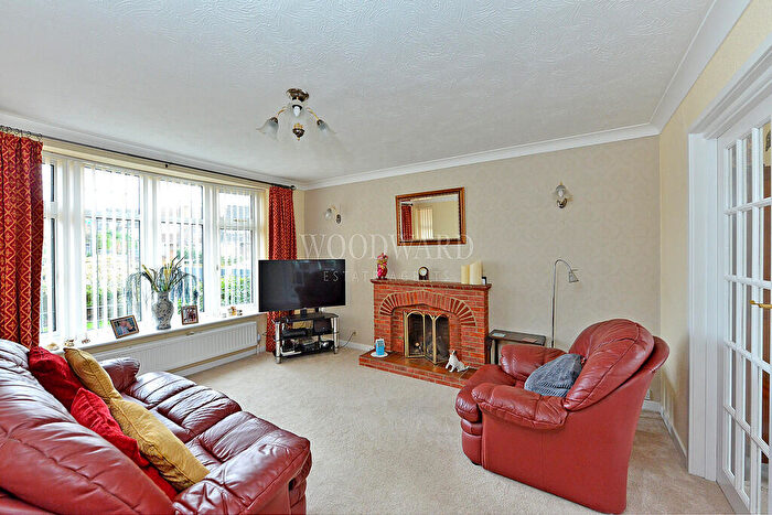 3 Bedroom Detached House For Sale In Lyncroft Avenue, Ripley, DE5