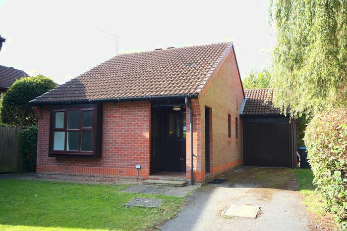 2 Bedroom Detached House To Rent In Tolvaddon Close, Horsell, Woking, GU21