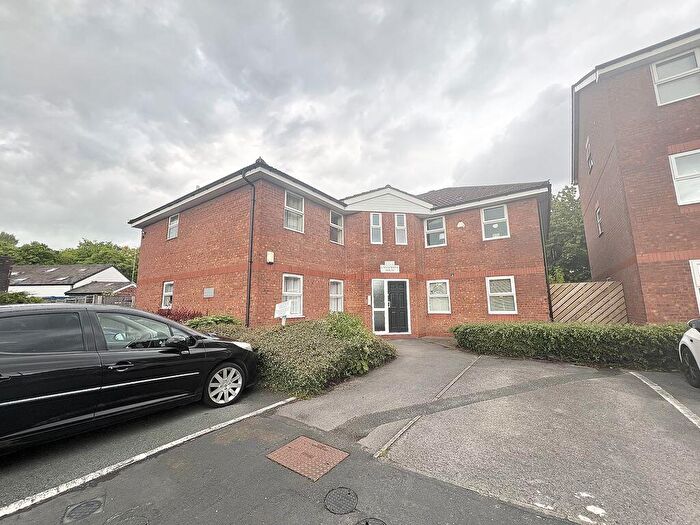 2 Bedroom Flat To Rent In Montonmill Gardens, Manchester, M30