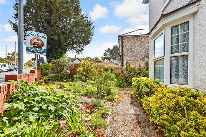 3 Bedroom Detached House For Sale In Sandwich Road, Whitfield, Kent, CT16