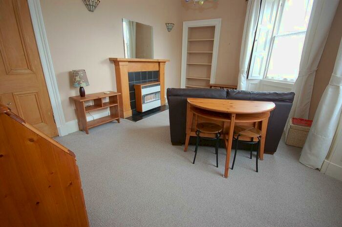 2 Bedroom Flat To Rent In L &# West Montgomery Place, Edinburgh, EH7
