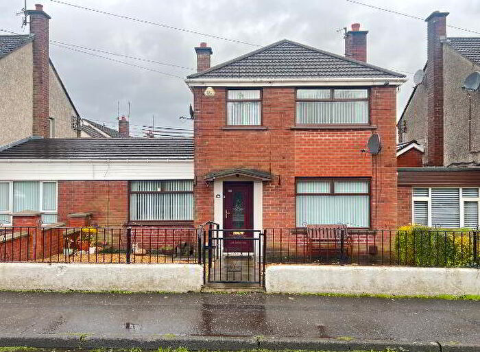 3 Bedroom Mid Terraced House For Sale In Mountain View Drive, Newry, BT35