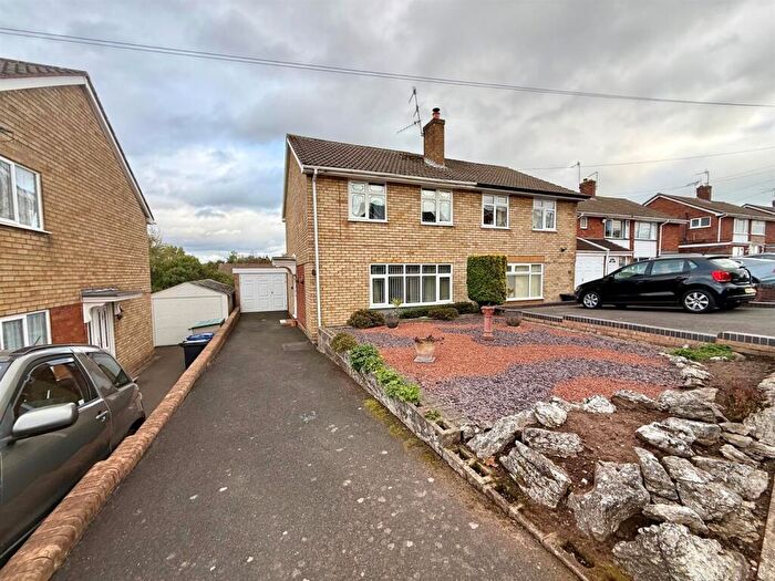 3 Bedroom Semi-Detached House For Sale In Sandringham Road, Wordsley, DY8