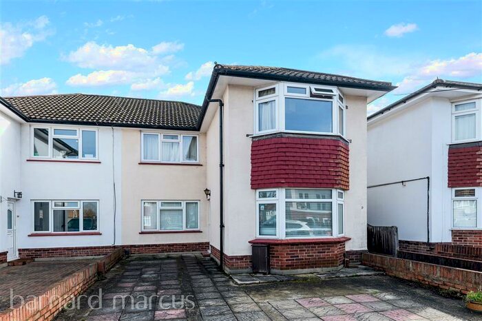 2 Bedroom Maisonette To Rent In St Philips Avenue, Worcester Park, KT4