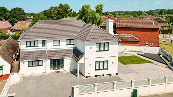6 Bedroom Detached House For Sale In Minley Road, Farnborough, Hampshire, GU14