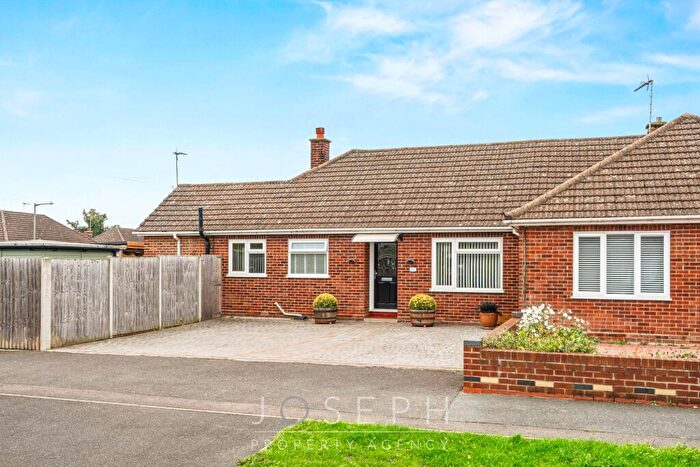 2 Bedroom Semi-Detached Bungalow For Sale In Heathercroft Road, Ipswich, IP1