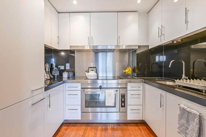 2 Bedroom Flat To Rent In New Providence Wharf, Canary Wharf, London, E14