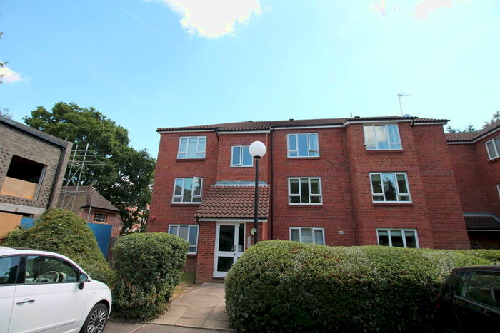 2 Bedroom Apartment To Rent In Badgers Close, Enfield, EN2