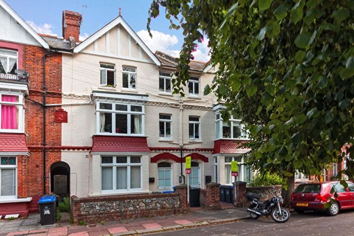 1 Bedroom Flat To Rent In Warwick Gardens, Worthing, BN11