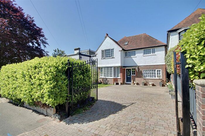 5 Bedroom Detached House For Sale In Brecon Avenue, Portsmouth, PO6