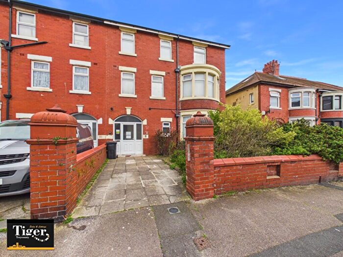 8 Bedroom Block Of Apartments For Sale In Knowle Avenue, Blackpool, FY2
