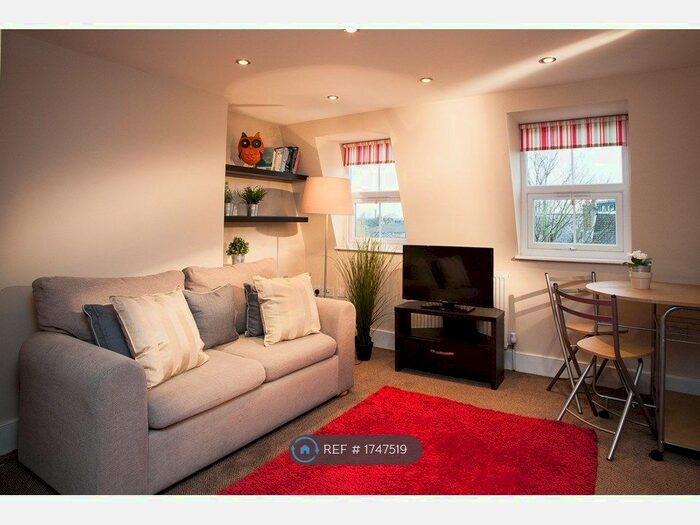 Studio To Rent In Coningham Road, London, W12