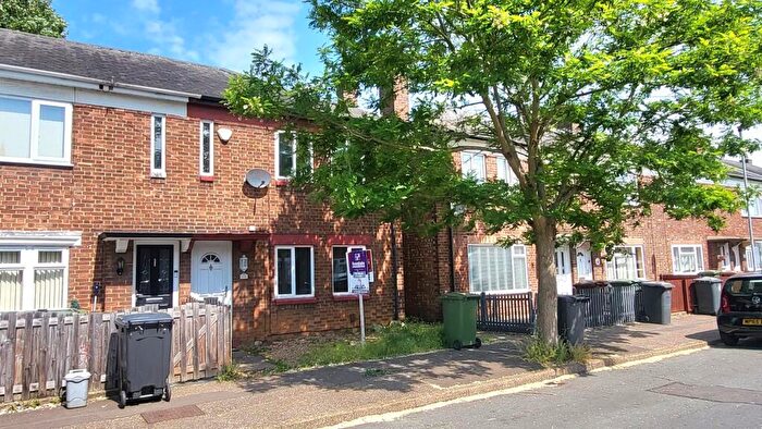 3 Bedroom End Of Terrace House For Sale In Willesden Avenue, Walton, Peterborough, PE4