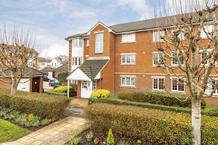 2 Bedroom Flat For Sale In Sigrist Square, Kingston Upon Thames, KT2