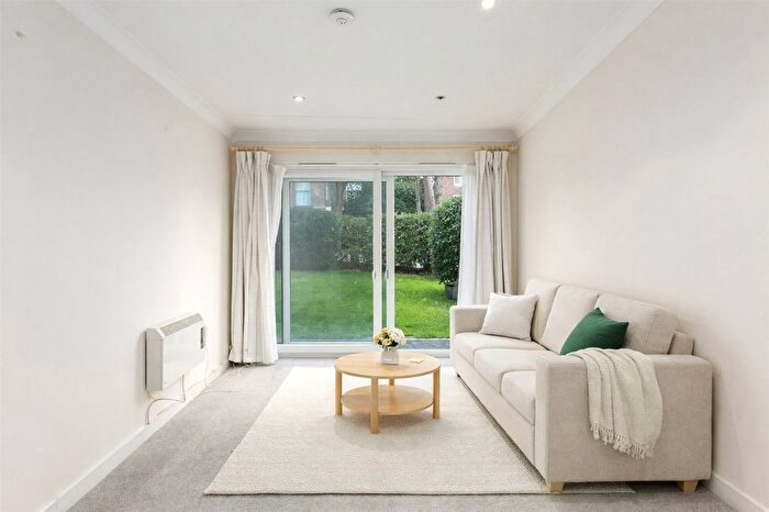 2 Bedroom Flat To Rent In Princes Way, London, SW19