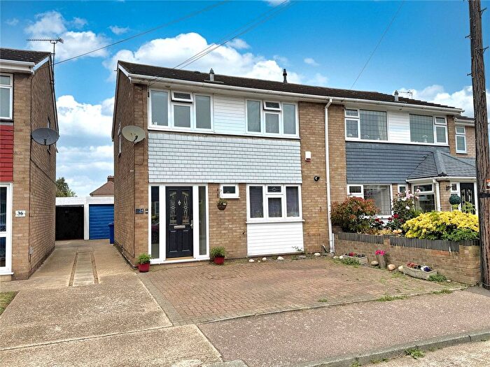 3 Bedroom Semi Detached House For Sale In Halt Drive, Linford, Stanford-Le-Hope, Essex, SS17