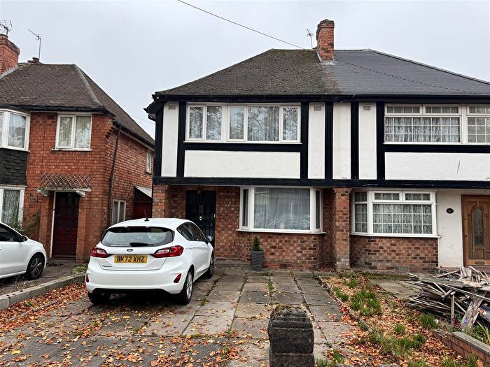3 Bedroom Semi-detached House For Sale In Hodge Hill Road, Hodge Hill, Birmingham, B34