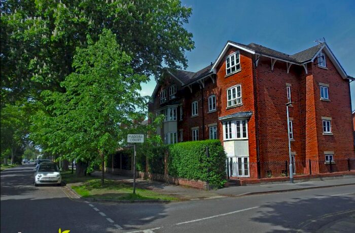 2 Bedroom Apartment To Rent In Madeira Court, Park Avenue, HU5