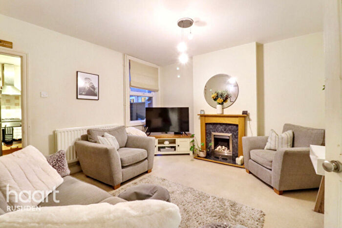 3 Bedroom Terraced House For Sale In Station Road, Wellingborough, NN29