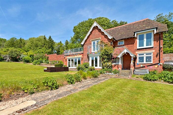 4 Bedroom Detached House To Rent In Rosehill, Henley-on-Thames, Berkshire, RG9