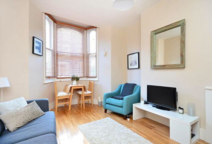 1 Bedroom Flat To Rent In Crossley Street, Barnsbury, London, N7