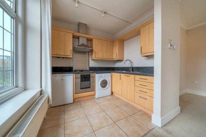 1 Bedroom Apartment To Rent In Queens Road, Weybridge, Surrey, KT13