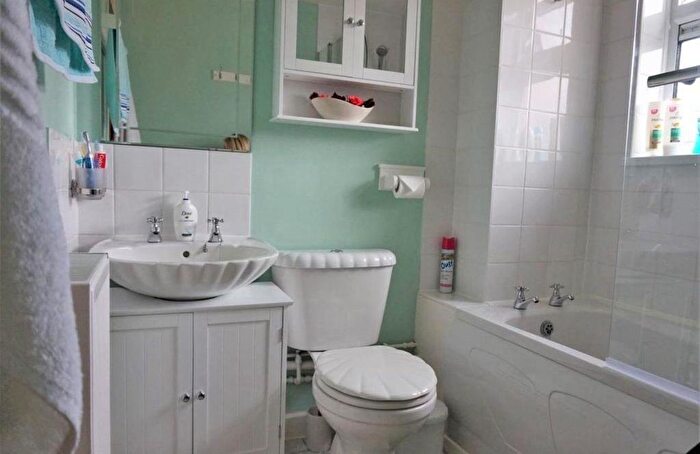 2 Bedroom Property To Rent In Queen Street, Gravesend, DA12