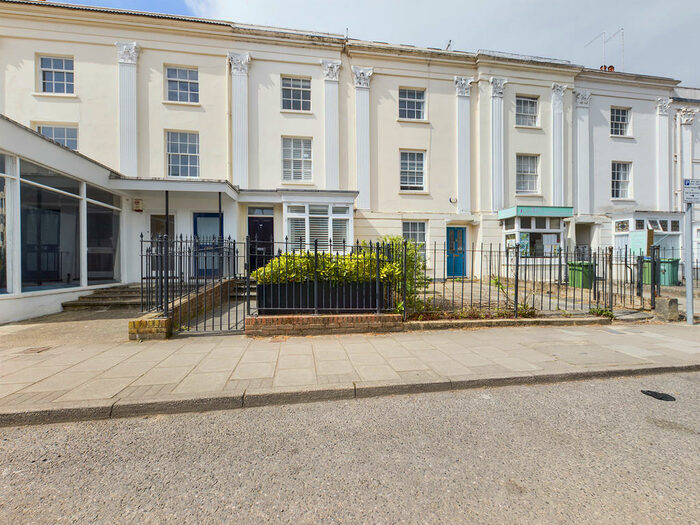 4 Bedroom Town House To Rent In London Road, Horsham, RH12