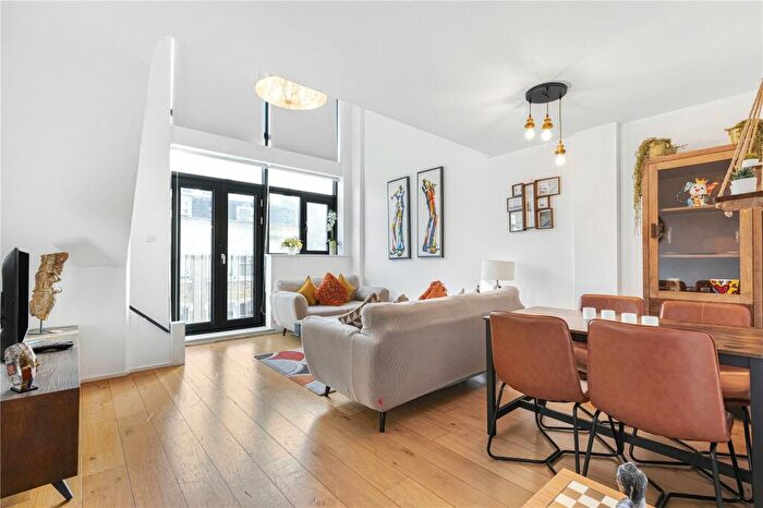 2 Bedroom Apartment To Rent In Curtain Road, Shoreditch, London, EC2A