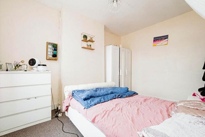 3 Bedroom Terraced House For Sale In Thorpe Road, London, IG11