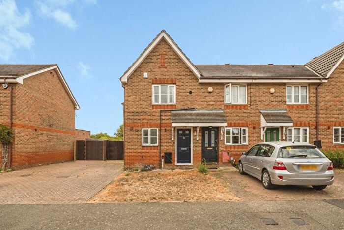 2 Bedroom House For Sale In Sunningdale Close, London, SE28