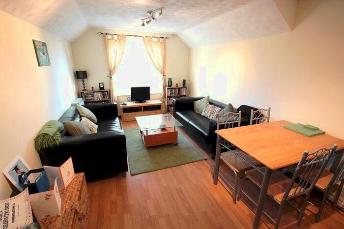 2 Bedroom Terraced House To Rent In Broomfield Crescent, Headingley, Leeds, LS6