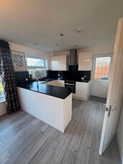 3 Bedroom Semi Detached House To Rent In Kershaw Close, Luton, LU3