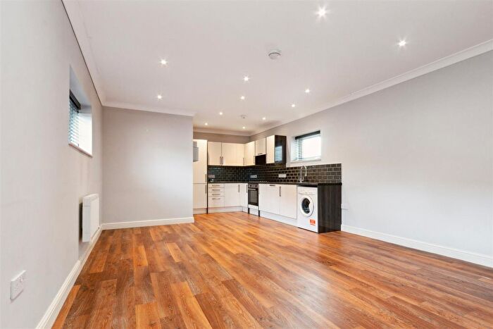 2 Bedroom Cottage To Rent In Hook Road, Chessington, KT9