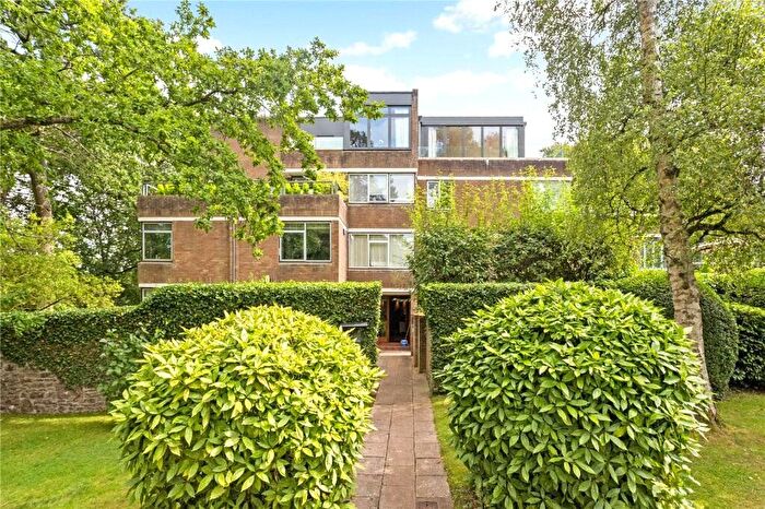 2 Bedroom Flat For Sale In Vicarage Road, Leigh Woods, Bristol, Somerset, BS8