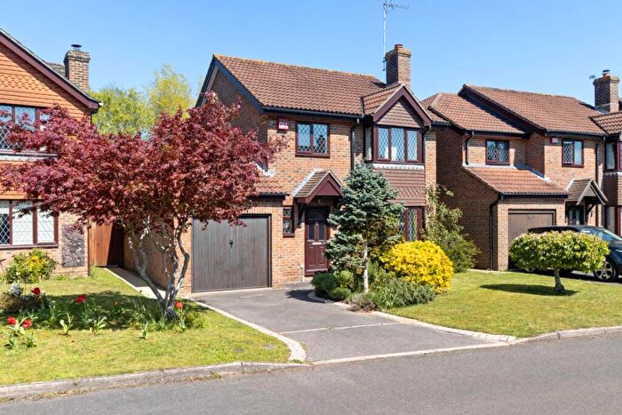3 Bedroom Detached House For Sale In Hanger Way, Petersfield, GU31