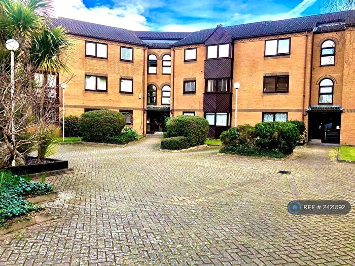 1 Bedroom Flat To Rent In Westgate Court, Waltham Cross, EN8