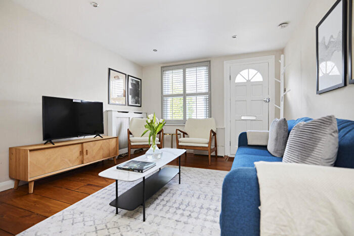 2 Bedroom House To Rent In Waverley Road, Weybridge, KT13