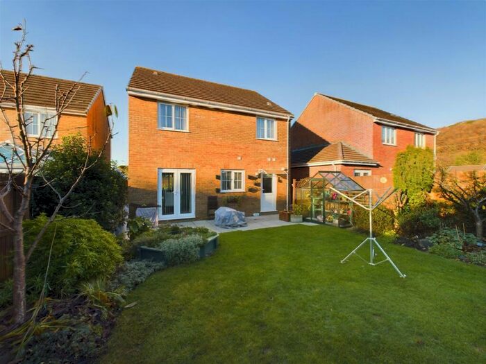 4 Bedroom Detached House For Sale In Cwrt Lando, Pembrey, SA16