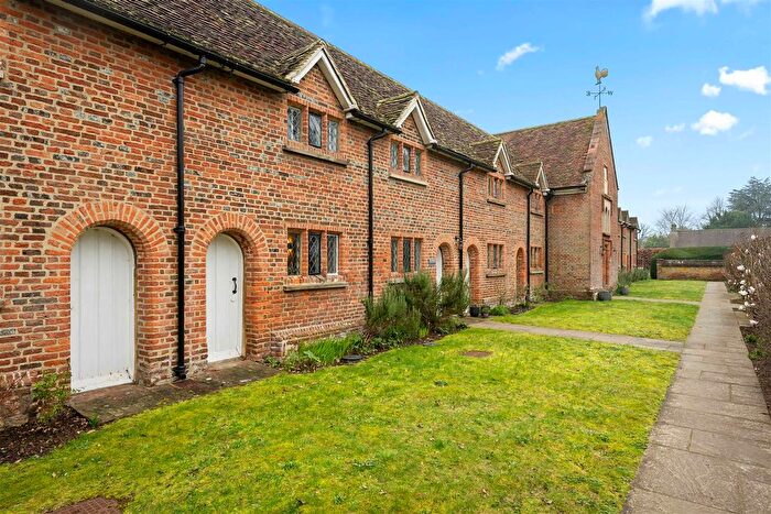 1 Bedroom Flat For Sale In Wyatts Close, Godalming, GU7